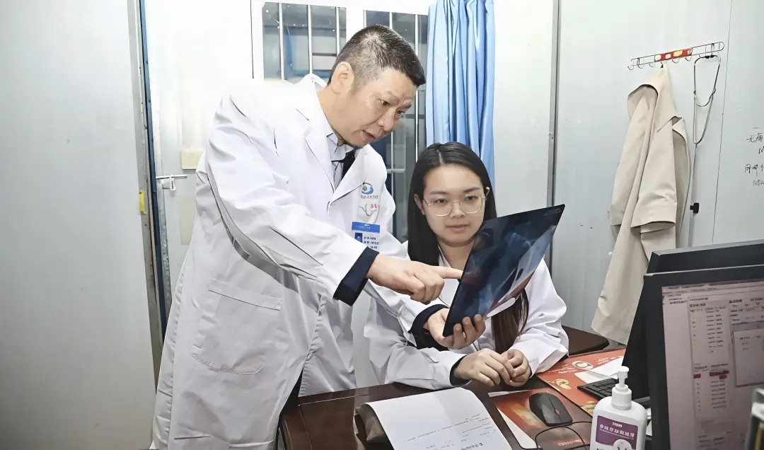 柏明华.jpg 柏明华.jpg